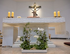 '주님이 세례를 받으시자 하늘이 열렸네.
성령이 비둘기처럼 그분 위에 머무르시고,
아버지의 목소리가 들려왔네.
이는 내가 사랑하는 아들, 내 마음에 드는 아들이다.'
(마태 3,16~17)

주님 세례 축일 교중 미사 중 예비신자 받아들이는 예식이 있었습니다.

김서영, 김종숙, 김서희, 이미정, 이선재, 최유정, 조성규, 변초희
여덟분의 예비신자분들께서 하느님의 자녀로 새로 태어 날 수 있도록
많은 기도와 격려 부탁드립니다.