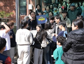 가장 기다렸던 행운권 추첨은 많은 신자분들을 설래게 했죠.

척사대회 1등은 신부님팀
2등 안드레아
공동 3등 타대오, 필립보 입니다.

행사 준비해 주시고 참여 하신 모든분들께 감사드립니다.