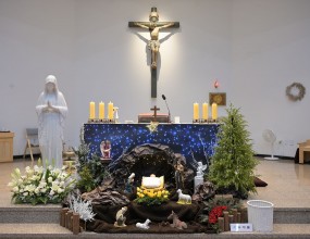 거룩하신 어머니, 찬미받으소서.
당신은 하늘과 땅을 영원히 다스리시는 임금님을 낳으셨나이다.

미사 후 떡국 나눔이 있었습니다.