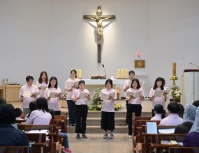 주님 부활 대축일 미사 중 주일학교 학부모님과 
유치부 초등부 중고등부 학생들의 공연이 있었습니다.