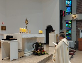 매월 넷째주 금요일에는 성체조배회 미사가 있습니다.